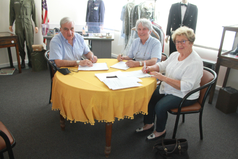 Signature d’une convention entre les Amis de La Martinerie, J.François Delinot et l’AECBA