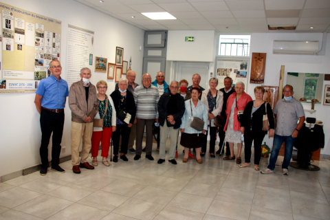 The flag bearers of the Indre department visiting La Martinerie