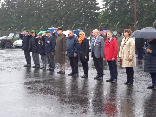 Authorities, association presidents and participants in the pouring rain