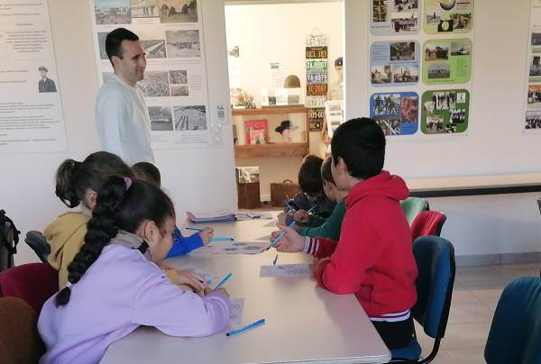 10th graders from the Déols middle school -- Maxans and the history of the Cornflower