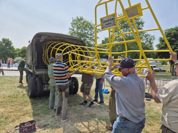 Loading the structure into an ARVMC vehicle