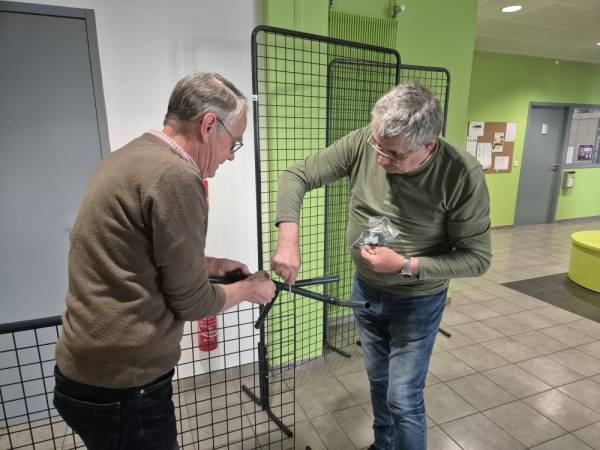 Dominique and Philippe preparing the metal grids
