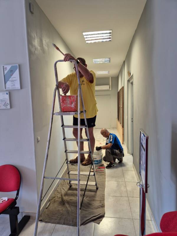 Antoine and Jean-François renovating the hallway
