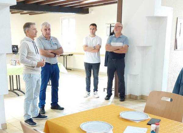 Gil Avérous, former Minister of Sports and President of Châteauroux Métropole, addresses participants