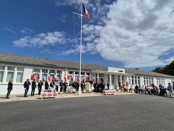 Nos remerciements aux porte-drapeaux