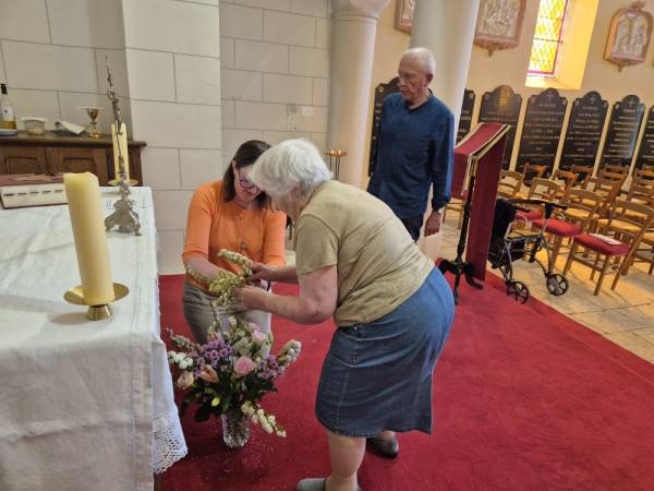 Chapel preparation by Edith Lambert, Marie Hetzel and Robert Steffer