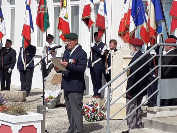 Eric Lambert, departmental president of the Foreign Legion, reads the story of the Camerone battles