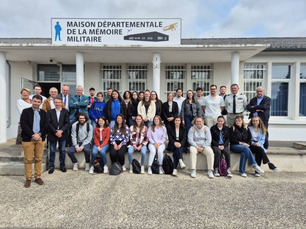 Une partie des étudiants et les intervenants